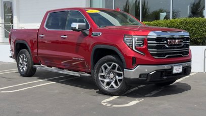 New 2025 GMC Sierra 1500 SLT w/ SLT Premium Package