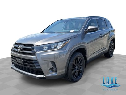 Used 2019 Toyota Highlander SE