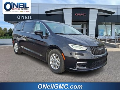 Used 2023 Chrysler Pacifica Touring-L