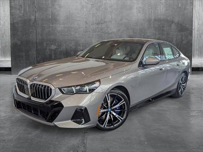 New 2025 BMW 550e xDrive w/ Premium Package
