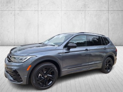 New 2024 Volkswagen Tiguan SE R-Line