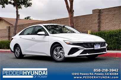 New 2025 Hyundai Elantra SE