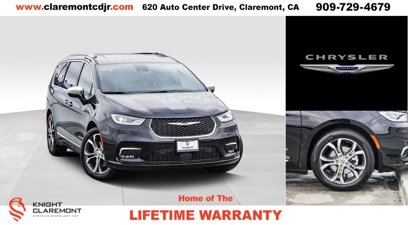 New 2025 Chrysler Pacifica Pinnacle w/ Trailer Tow Group