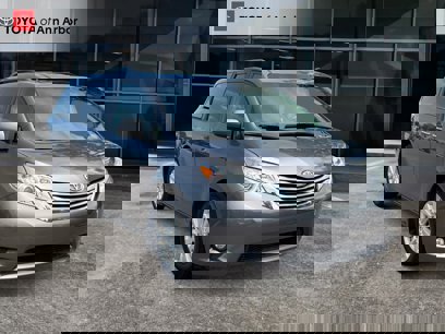 Used 2017 Toyota Sienna XLE Premium