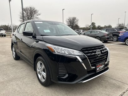 New 2025 Nissan Kicks Play S