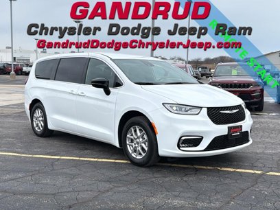 New 2025 Chrysler Pacifica Select