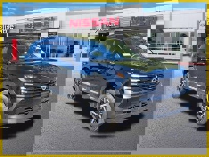 New 2025 Nissan Kicks SV