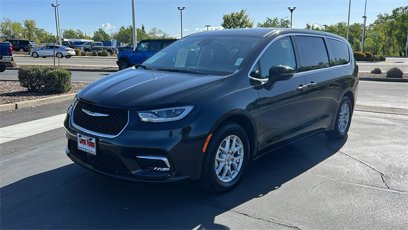 Used 2023 Chrysler Pacifica Touring-L