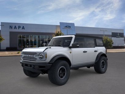 New 2023 Ford Bronco Badlands w/ Sasquatch Package