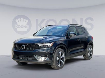 New 2025 Volvo XC40 B5 Plus w/ Climate Package