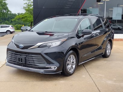 Used 2022 Toyota Sienna XLE