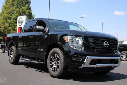New 2024 Nissan Titan SV w/ SV Convenience Package