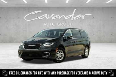 Used 2023 Chrysler Pacifica Touring-L
