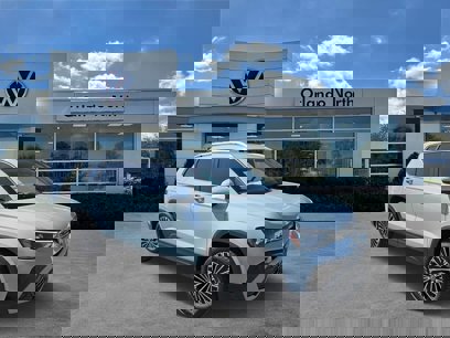 New 2025 Volkswagen Taos SE