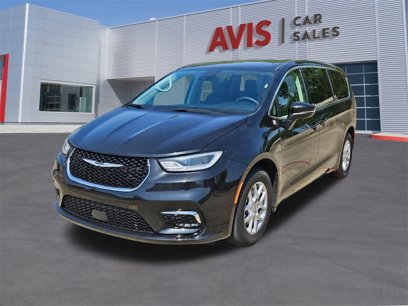 Used 2023 Chrysler Pacifica Touring-L