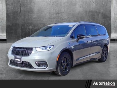New 2025 Chrysler Pacifica Premium