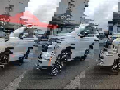 New 2024 Mitsubishi Outlander SE