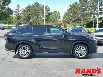 Used 2024 Toyota Highlander Platinum