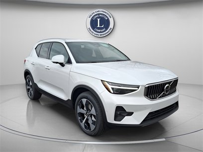 New 2025 Volvo XC40 B5 Plus w/ Climate Package