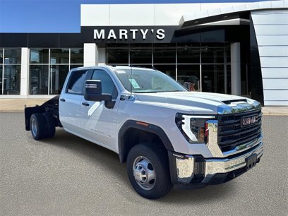 New 2025 GMC Sierra 3500 Pro w/ Convenience Package