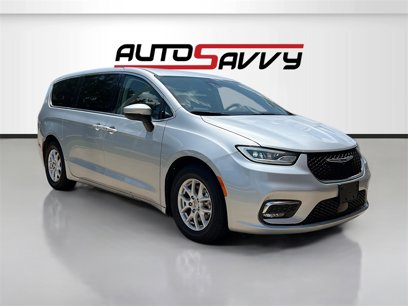 Used 2023 Chrysler Pacifica Touring-L