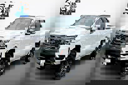 New 2025 Nissan Frontier SV