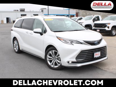 Used 2023 Toyota Sienna Platinum