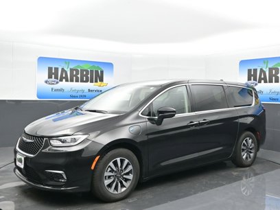Used 2023 Chrysler Pacifica Touring-L