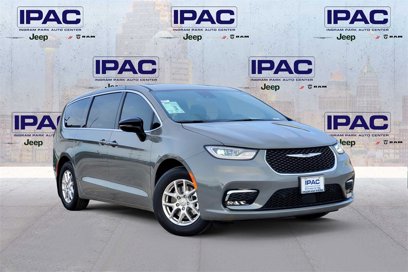 New 2025 Chrysler Pacifica Select