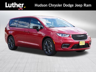 New 2026 Chrysler Pacifica Select