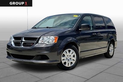 Used 2019 Dodge Grand Caravan SE w/ UConnect Hands-Free Group