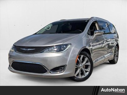 Used 2018 Chrysler Pacifica Limited w/ Tire & Wheel Group