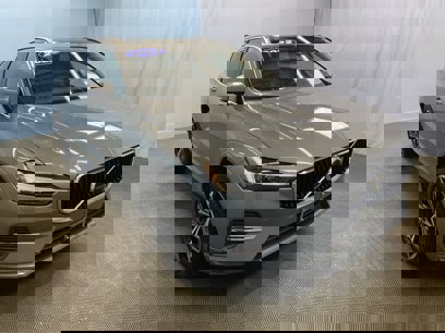 Certified 2022 Volvo XC60 B5 Momentum w/ Climate Package