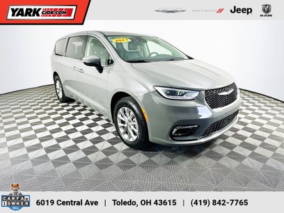 Used 2023 Chrysler Pacifica Touring-L