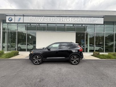 Used 2021 Volvo XC40 T5 R-Design w/ Climate Package