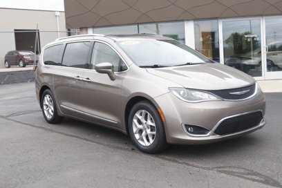 Used 2018 Chrysler Pacifica Touring-L Plus w/ Tire & Wheel Group