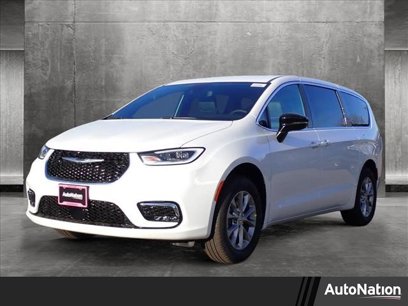 New 2025 Chrysler Pacifica Select