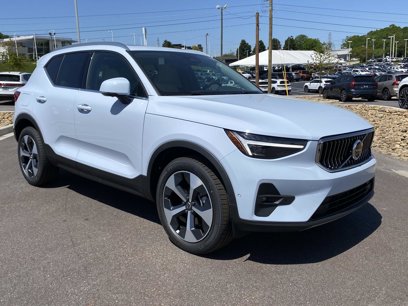 New 2025 Volvo XC40 B5 Plus w/ Protection Package Premier