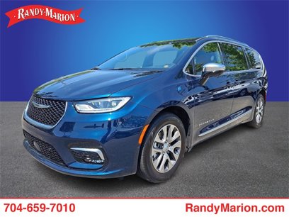 Used 2025 Chrysler Pacifica Pinnacle