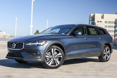 New 2026 Volvo V60 B5 Cross Country Plus w/ Climate Package