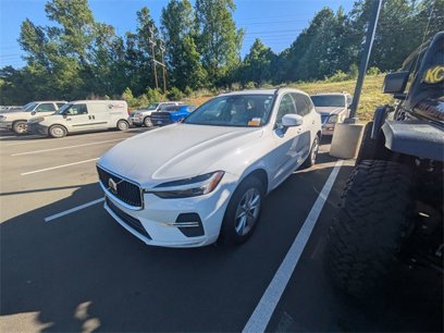 Used 2022 Volvo XC60 B5 Momentum