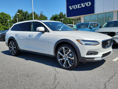 New 2025 Volvo V90 B6 Cross Country Ultra w/ Protection Package Premier