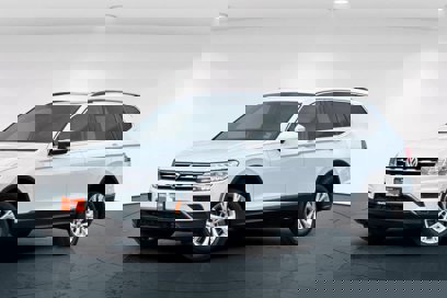 Used 2018 Volkswagen Tiguan SE w/ Panoramic Sunroof Package
