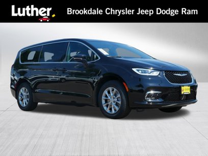 New 2025 Chrysler Pacifica Select