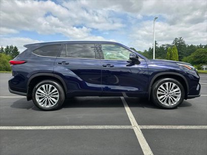 Certified 2022 Toyota Highlander Platinum