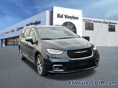 New 2025 Chrysler Pacifica Pinnacle