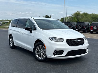 Certified 2024 Chrysler Pacifica Touring-L