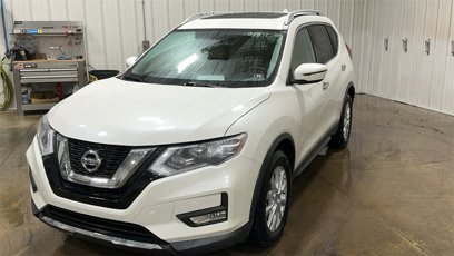 Used 2017 Nissan Rogue SV