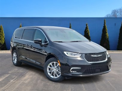 New 2025 Chrysler Pacifica Select