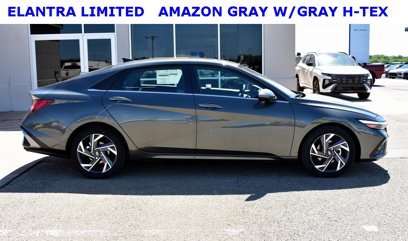 New 2025 Hyundai Elantra Limited w/ Cargo Package